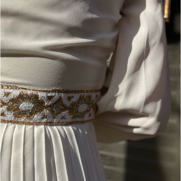 Authentic Late 60’s Early 70’s Vintage White Pleated Dress - Picture 4 of 13